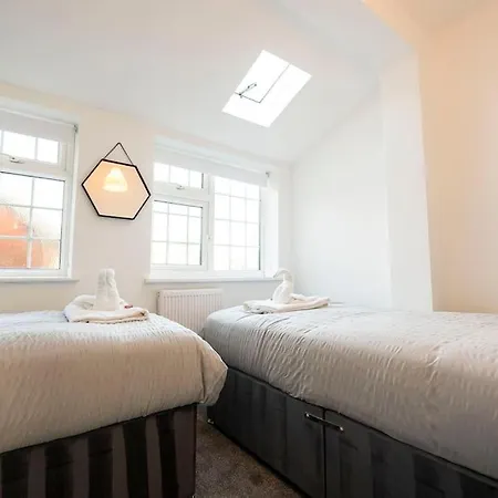 Cosy 2-Bedroom Townhouse - Free Parking Stratford-upon-Avon Exterior photo