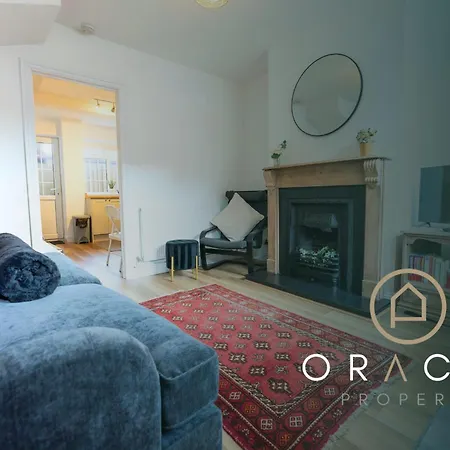 Cosy 2-Bedroom Townhouse - Free Parking Stratford-upon-Avon Exterior photo