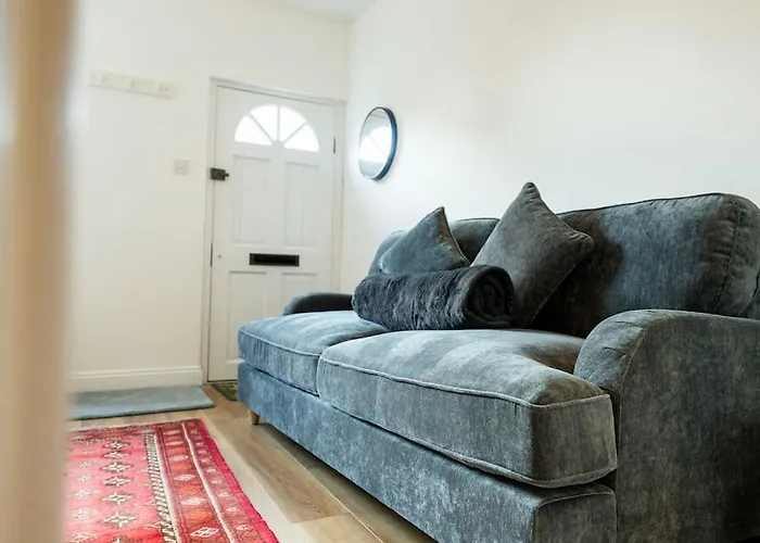 Cosy 2-Bedroom Townhouse - Free Parking