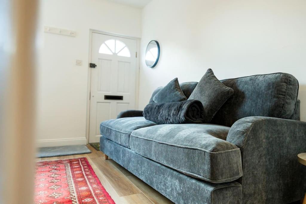 Cosy 2-bedroom Townhouse - Free Parking Ferienhaus