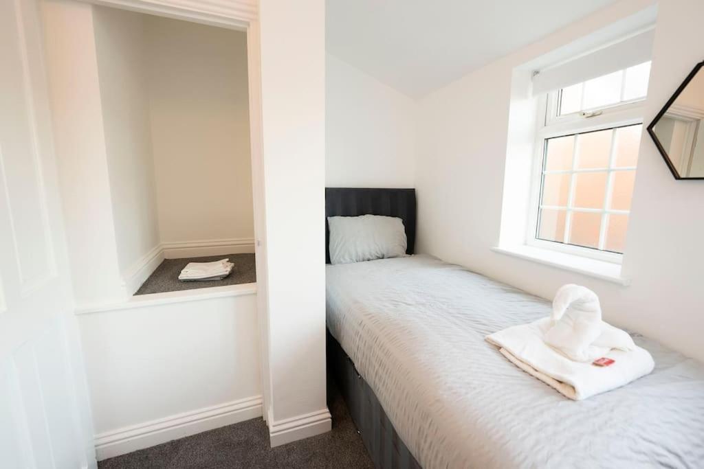 Cosy 2-bedroom Townhouse - Free Parking
