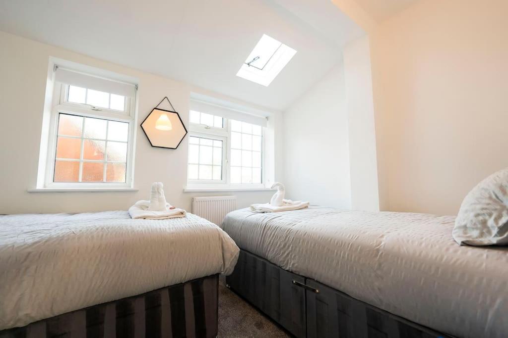 Cosy 2-bedroom Townhouse - Free Parking Ferienhaus