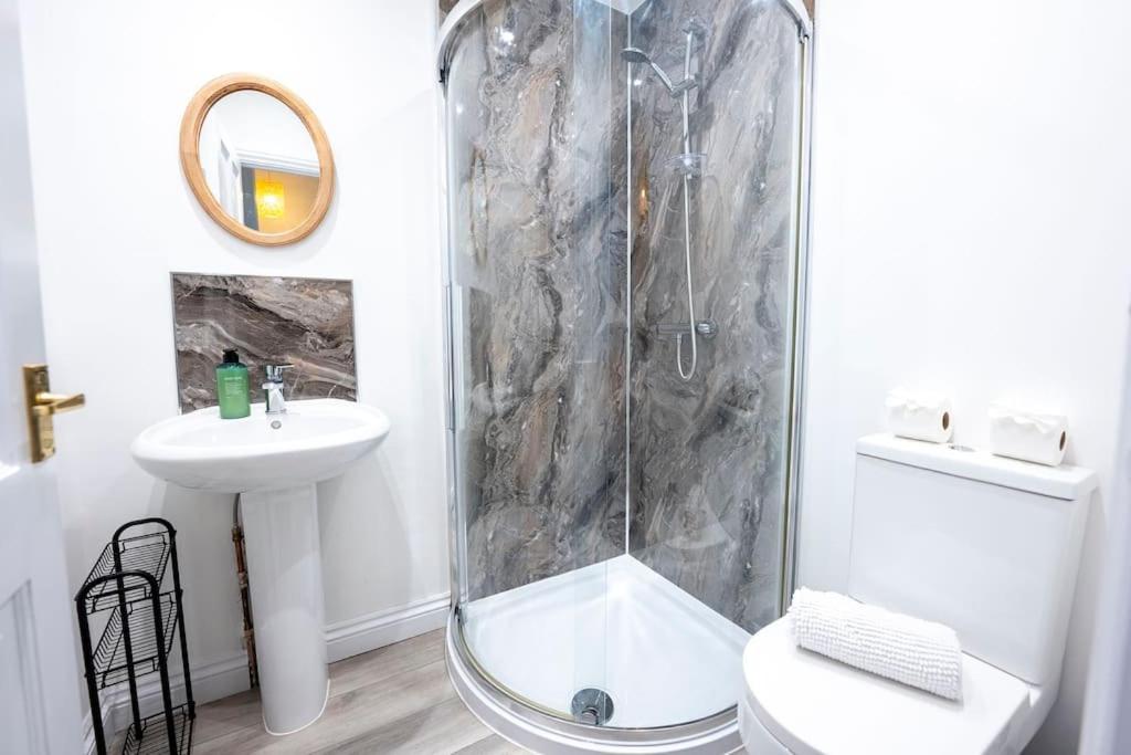 Cosy 2-bedroom Townhouse - Free Parking Ferienhaus Stratford-upon-Avon
