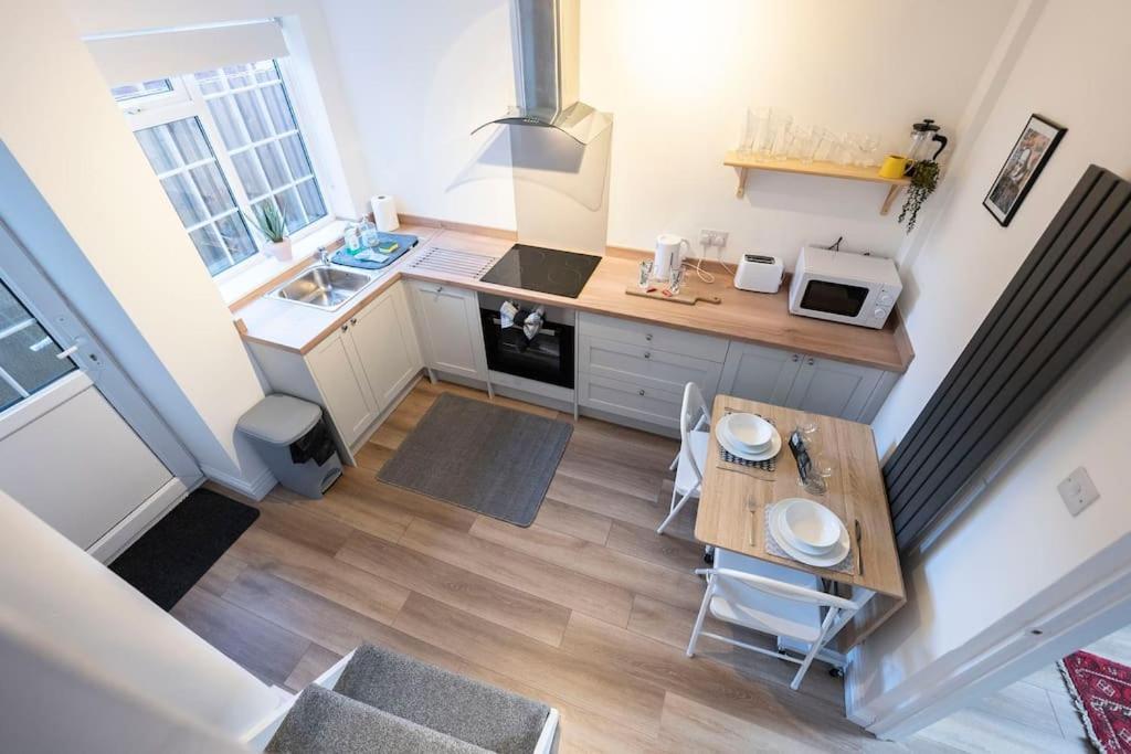 Cosy 2-bedroom Townhouse - Free Parking Ferienhaus Stratford-upon-Avon